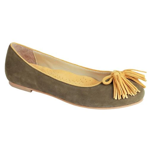 Checkout this latest Bellies & Ballerinas
Product Name: *Trendy Women's Bellie*
Material: Suede
Fastening & Back Detail: Slip-On
Pattern: Solid
Sizes: 
IND-3, IND-4, IND-5, IND-6, IND-7, IND-8, IND-9
Country of Origin: India
Easy Returns Available In Case Of Any Issue



Catalog Name: Trendy Women's Bellies
CatalogID_2784370
C75-SC1066
Code: 2033-14064874-5734