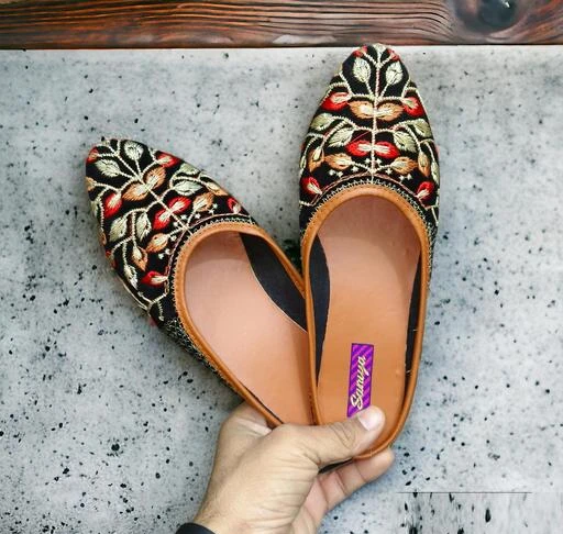 Fancy hot sale jutti sandal