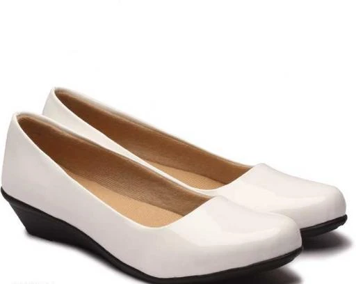 Checkout this latest Bellies & Ballerinas
Product Name: *Fashionable Women Bellies & Ballerinas*
Material: Synthetic
Sole Material: Pvc
Pattern: Solid
Fastening & Back Detail: Slip-On
Material: Synthetic
Sole Material: PVC
Fastening & Back Detail: Slip-On
Pattern: Solid
Multipack: 1
Sizes: IND-3, IND-4, IND-5, IND-6, IND-7, IND-8, IND-9
Country of Origin: India
Sizes: 
IND-3, IND-4, IND-5, IND-6, IND-7 (Foot Length Size: 24 cm, Foot Width Size: 10.8 cm) 
IND-8, IND-9
Country of Origin: India
Easy Returns Available In Case Of Any Issue


SKU: 333_White_7UK
Supplier Name: Radhey Footwear

Code: 183-20249696-999

Catalog Name: Classy Women Bellies & Ballerinas
CatalogID_4213301
M09-C30-SC1068
.