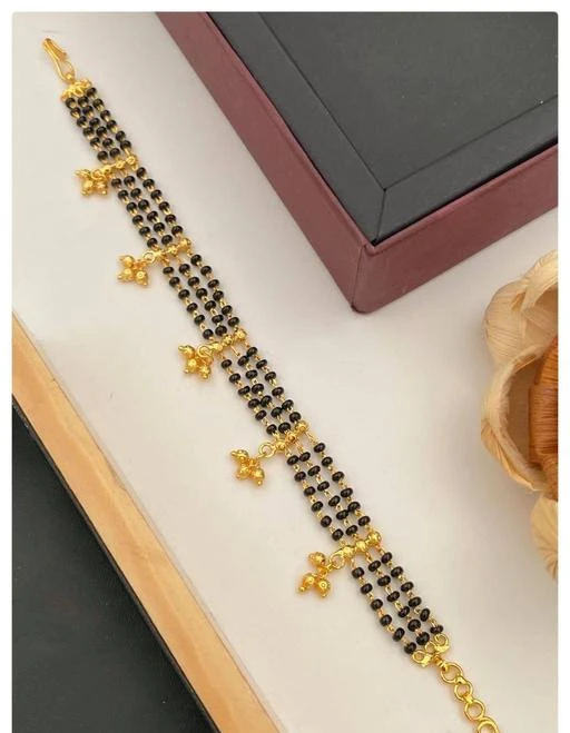 Hand hot sale wear mangalsutra