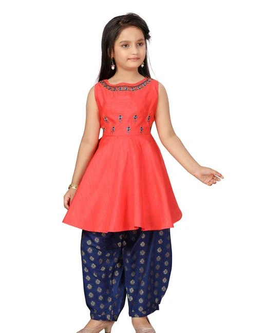 Checkout this latest Kurta Sets
Product Name: *Aarika Girls Gajri Colour Kurti Patiala*
Top Fabric: Silk
Dupatta: Without Dupatta
Top Shape: A-line
Bottom Type: patiala
Top Length: knee length
Top Pattern: Embroidered
Sleeve Length: Sleeveless
Aarika Girls Gajri Colour Kurti Patiala
Sizes: 
5-6 Years (Top Length Size: 21 in, Bottom Length Size: 28 in) 
10-11 Years (Top Length Size: 30 in, Bottom Length Size: 36 in) 
11-12 Years (Top Length Size: 33 in, Bottom Length Size: 39 in) 
8-9 Years (Top Length Size: 27 in, Bottom Length Size: 32 in) 
6-7 Years (Top Length Size: 24 in, Bottom Length Size: 29 in) 
7-8 Years (Top Length Size: 25 in, Bottom Length Size: 31 in) 
9-10 Years (Top Length Size: 29 in, Bottom Length Size: 34 in) 
Country of Origin: India
Easy Returns Available In Case Of Any Issue


Catalog Name: Modern Kurta Sets
CatalogID_10835224
Code: 000-44428664

.