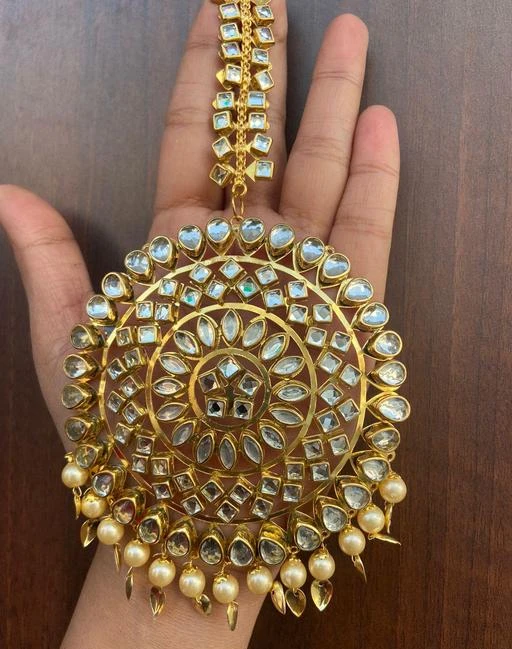 Checkout this latest Maangtika
Product Name: *Twinkling Charming Maangtika*
Base Metal: Brass
Plating: Gold Plated
Stone Type: Artificial Stones & Beads
Sizes: Free Size
Easy Returns Available In Case Of Any Issue


SKU: 1d006
Supplier Name: SHRI HARI STORE

Code: 172-60558889-9991

Catalog Name: Elite Fancy Maangtika
CatalogID_15915685
M05-C11-SC1100