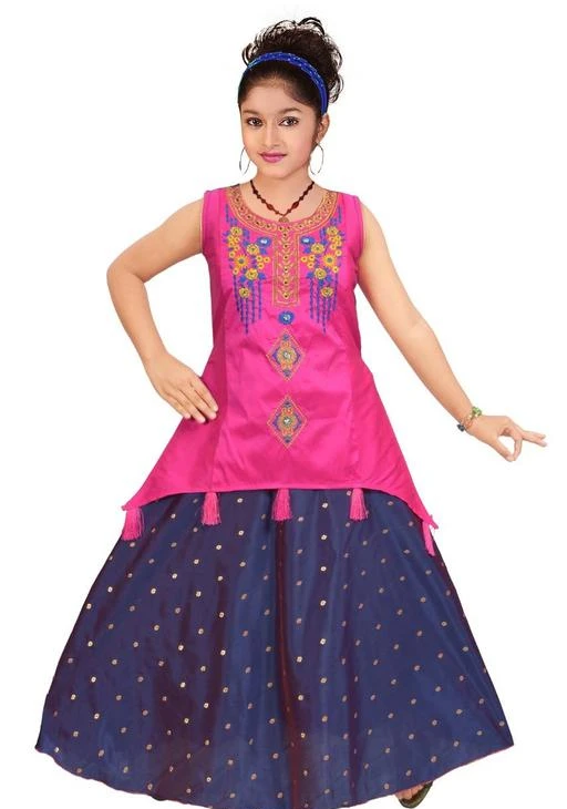 Checkout this latest Frocks & Dresses
Product Name: *Flawsome Stylish Girls Frocks & Dresses*
Fabric: Cotton Blend
Sleeve Length: Sleeveless
Pattern: Embroidered
Multipack: Single
Sizes:
3-4 Years, 4-5 Years, 5-6 Years, 6-7 Years, 7-8 Years, 8-9 Years, 9-10 Years, 10-11 Years, 11-12 Years, 12-13 Years, 13-14 Years, 14-15 Years, 15-16 Years
Country of Origin: India
Easy Returns Available In Case Of Any Issue


Catalog Rating: ★4.3 (4)

Catalog Name: Flawsome Stylish Girls Frocks & Dresses
CatalogID_16590250
C62-SC1141
Code: 914-62573447-5821