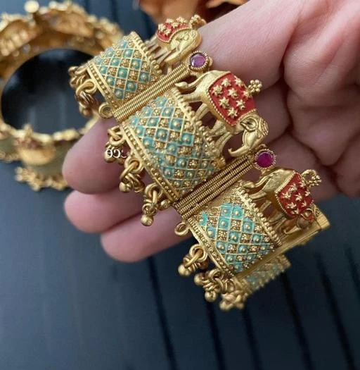 Temple hot sale jewellery bangles