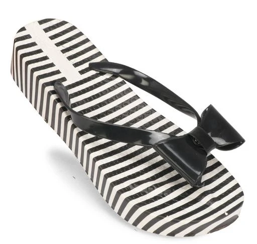 Checkout this latest Flipflops & Slippers
Product Name: *Voxtur Lining Relaxed Fashionable Women Flipflops & Slippers (ST-1407)*
Material: PU
Fastening & Back Detail: Slip-On
Pattern: Striped
Multipack: 1
Sizes: 
IND-3 (Foot Length Size: 21.5 cm) 
Easy Returns Available In Case Of Any Issue


Catalog Rating: ★4.4 (59)

Catalog Name: Relaxed Fashionable Women Flipflops & Slippers
CatalogID_1248922
C75-SC1070
Code: 362-7683677-996